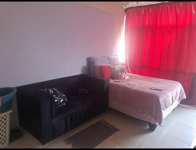 2 BEDROOM APARTMENT FOR SALE IN KEMPTON PARK CENTRAL